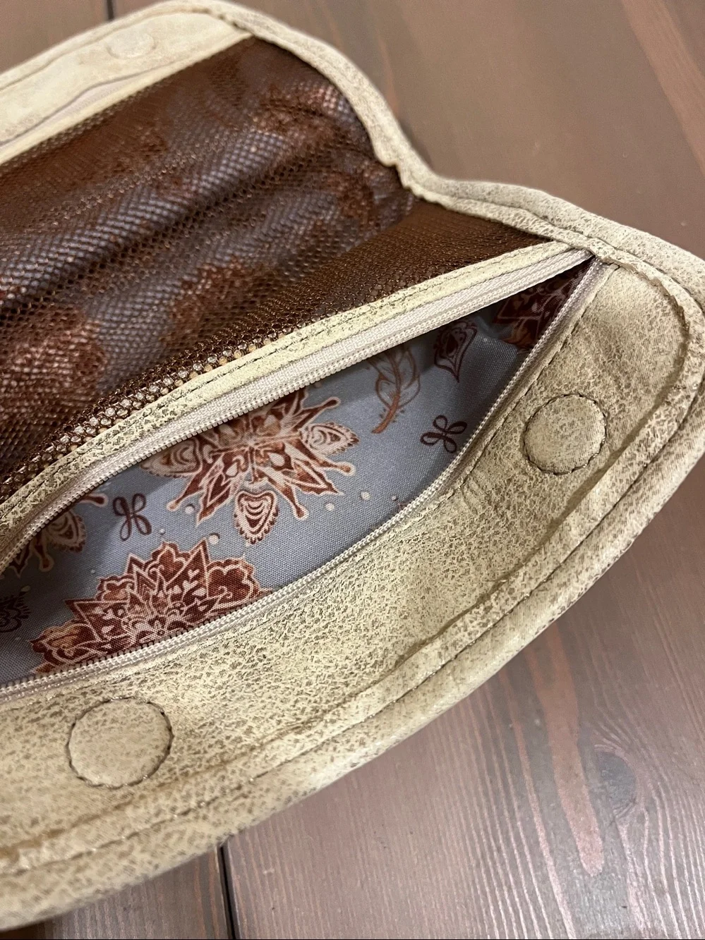 HOBO Leather Makeup Bag Travel Pouch Mesh Zip Pockets Floral Lining Metallic